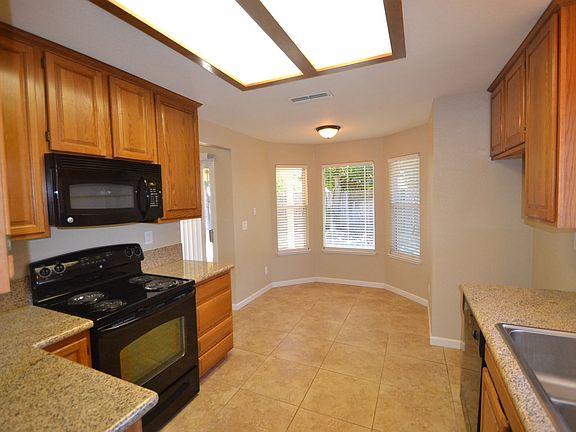 5th image of 212 Quail Hollow Dr