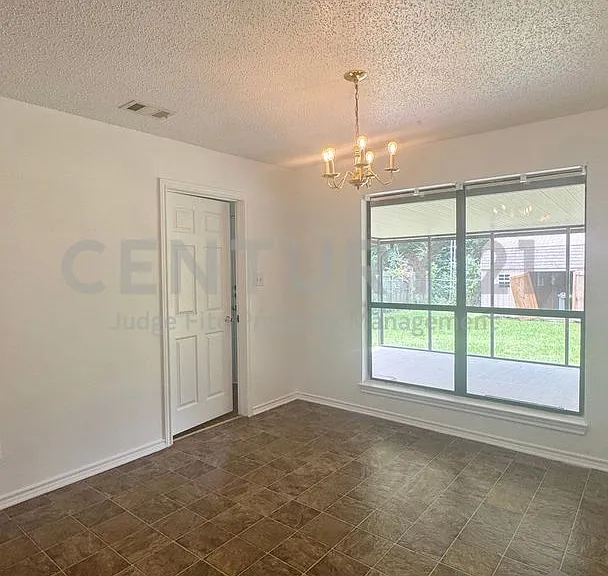 211 Anchor Ln — Photo 3
