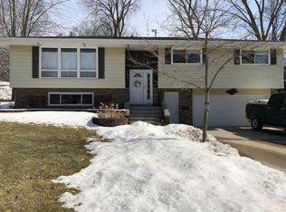 185 Willowbrook Dr, Plymouth, WI 53073