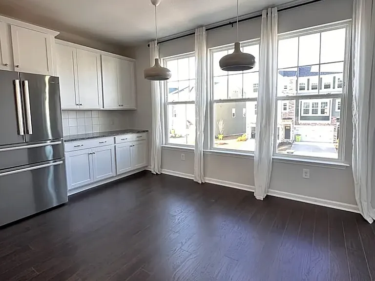 1007 Freeport Dr — Photo 6