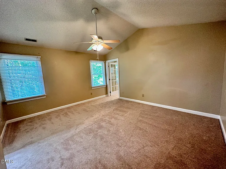 1012 Sturbridge Dr — Photo 22