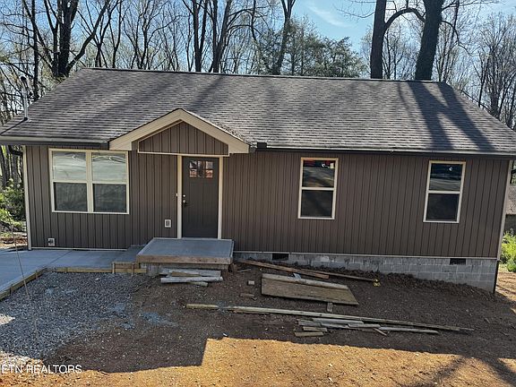 2nd image of 129 E Wadsworth Cir