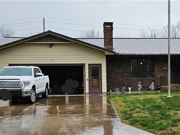 810 Carbon Ter, Girard, KS 66743