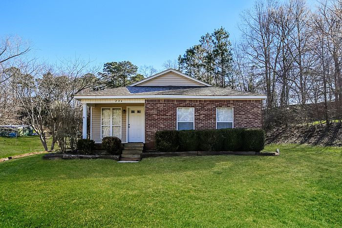 1st image of 224 Sylvan Dr