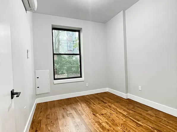 325 Putnam Avenue image 4 of 15