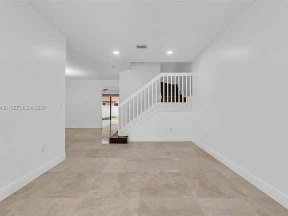 4th image of 3353 W 90th St