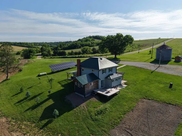 7469 Grant River Rd, Cassville, WI 53806