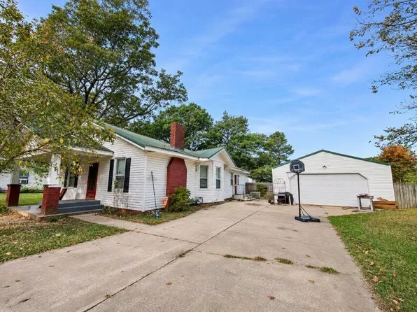 210 SW Randolph St, Hoxie, AR 72433