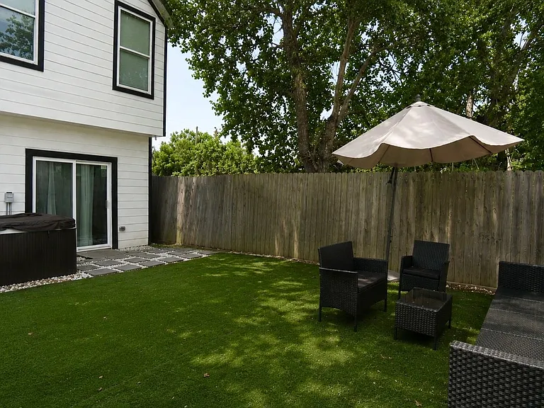 7812 Colonial Ln — Photo 12