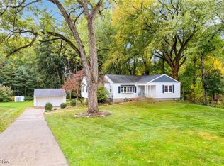 1052 Hillcrest Dr, Tallmadge, OH 44278