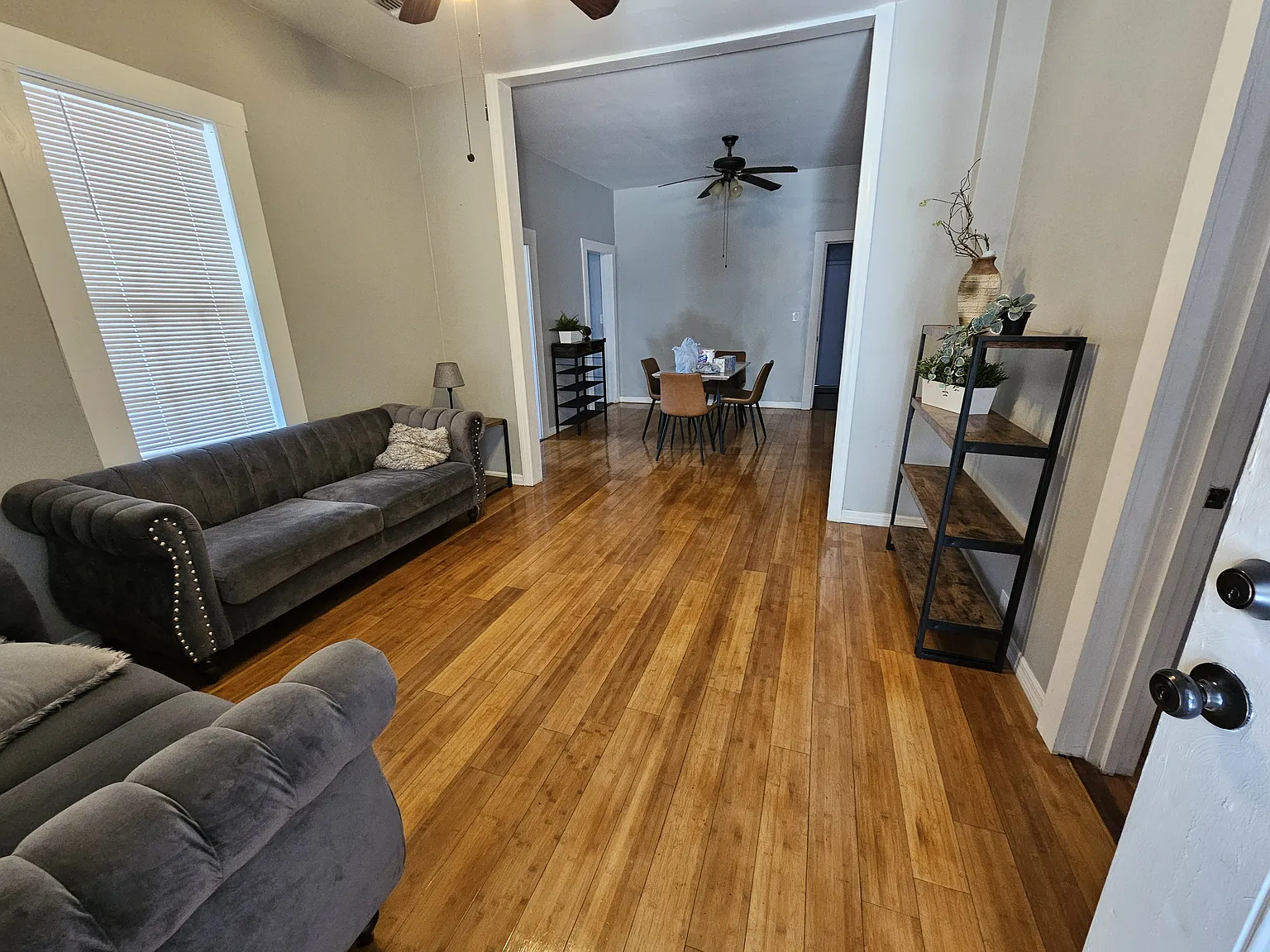3 bed, 930 sqft, $2,300 — Photo 1