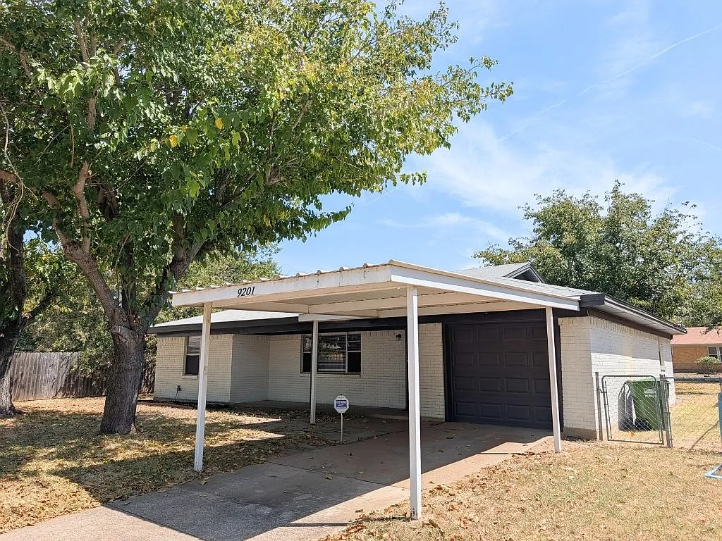 9201 Raymond Avenue — Photo 2