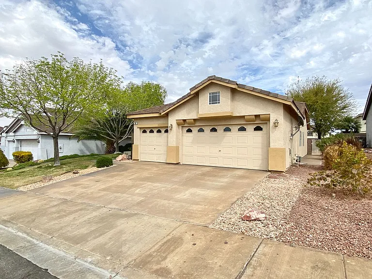 48 Vallejo Verde St — Photo 2
