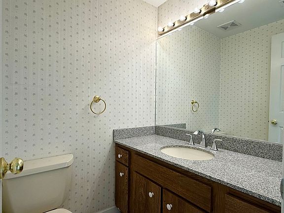 4th image of 71 Oak Knoll Dr