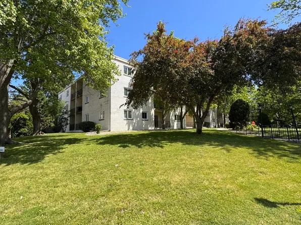 1004 E Harding Dr #205, Urbana, IL 61801