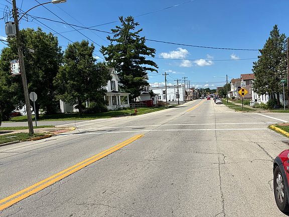 4th image of 303 E Main St