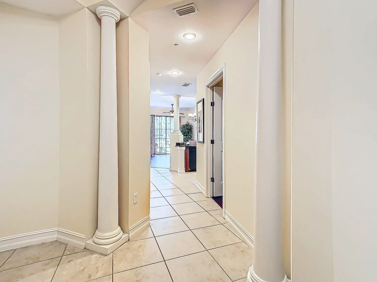 13941 Clubhouse Dr — Photo 3