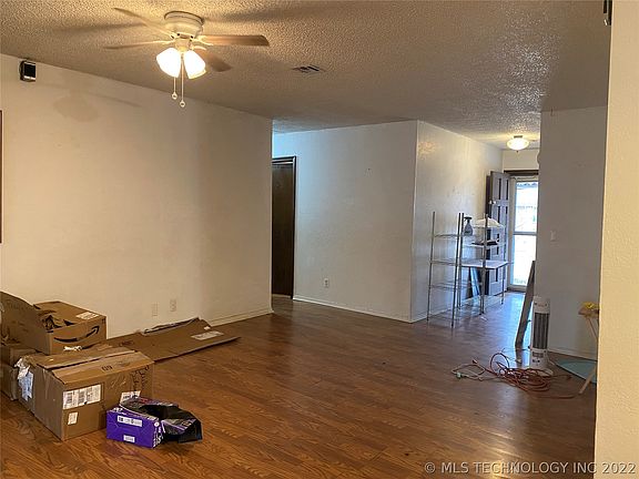 3rd image of 1207 S Reavis Rd