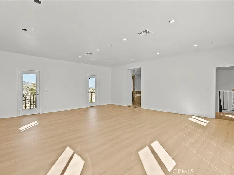 1138 Lakeview Dr — Photo 46