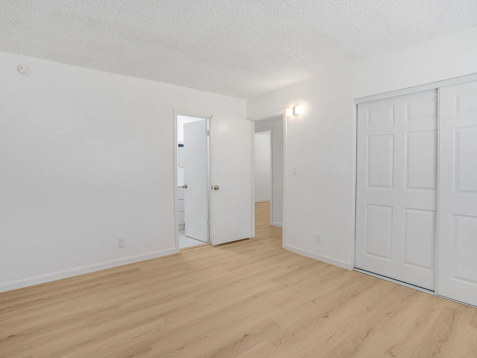 3 bed, 2.0 bath, 1260 sqft, $2,450 — Photo 3