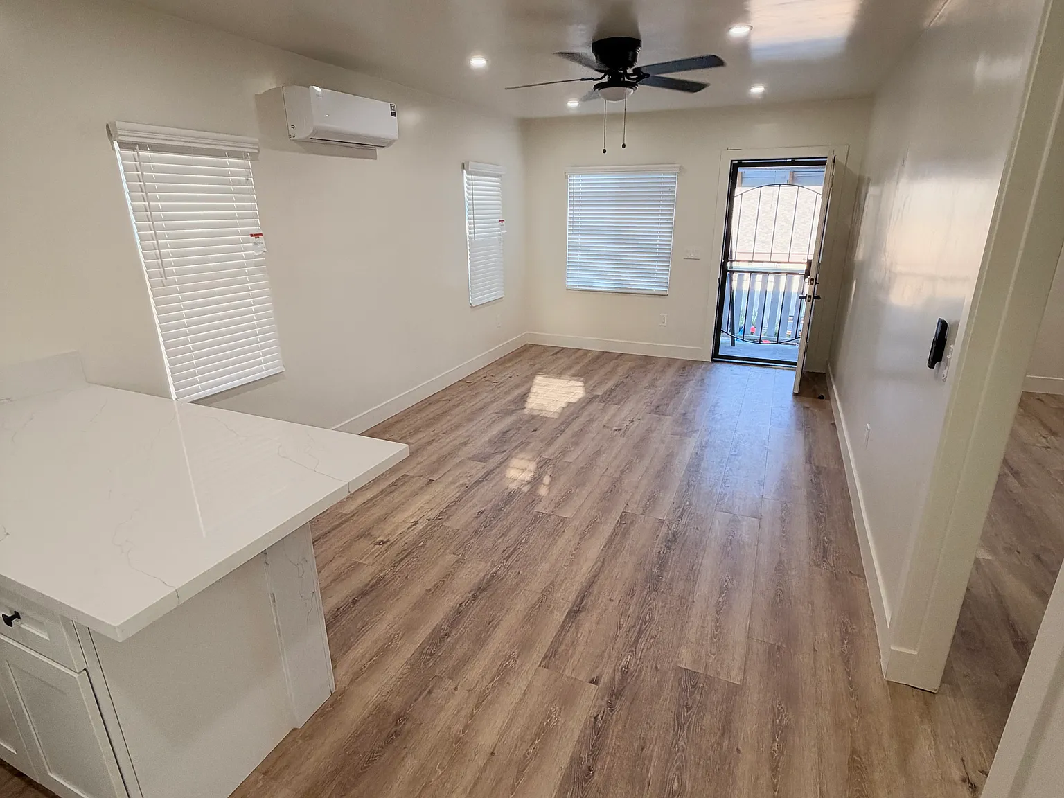 1 bed, 500 sqft, $2,500 — Photo 3