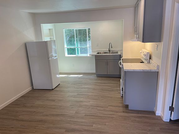 2nd image of 1425 El Camino Real Pl #C