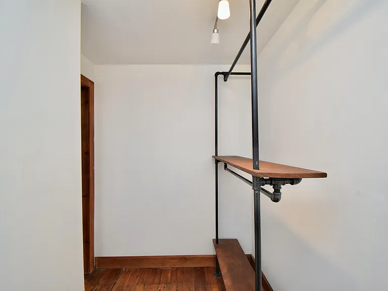 522 E 12th St #1 — Photo 11