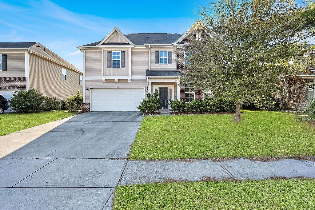 4 bed, 2.5 bath, 2550 sqft, $2,500 — Photo 2