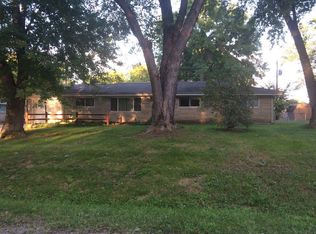 33 Lake Knolls Dr, Chatham, IL 62629