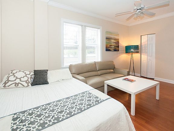 2nd image of 1137 W Pratt Blvd APT 610