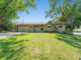 2301 E 17th St, Sioux Falls, SD 57103