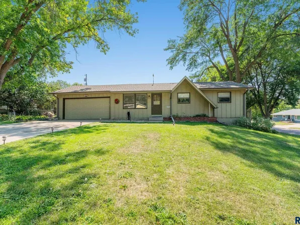 2301 E 17th St, Sioux Falls, SD 57103
