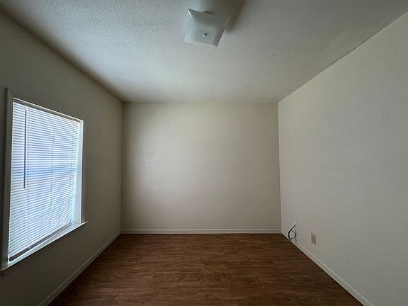 4th image of 223 Hold St #12