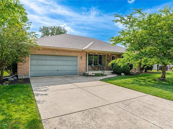 3rd image of 369 Winterset Dr
