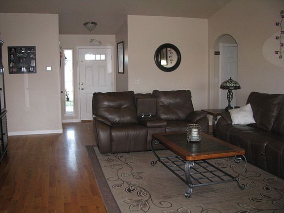 3rd image of 2937 4th Ave E