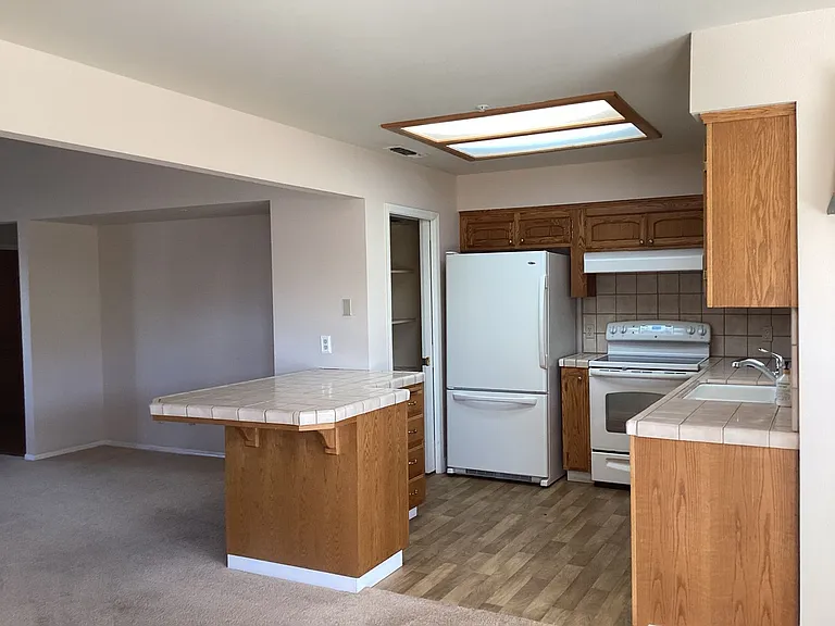 6589 N Maroa Ave #114 — Photo 10