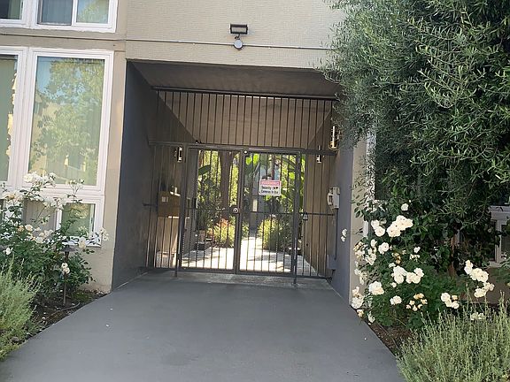 2nd image of 435 S Gramercy Pl