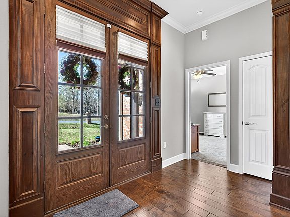 4th image of 316 Zoe Ln