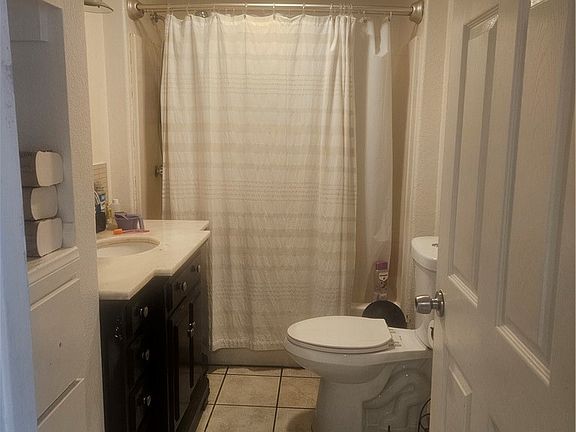 3rd image of 4921 W 104th St