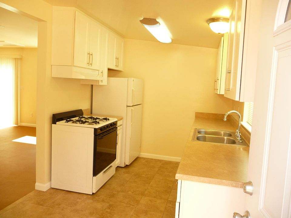 2nd image of 952 Harliss Ave #2