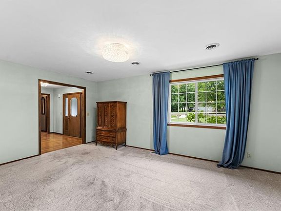 5th image of 308 Canary Ln