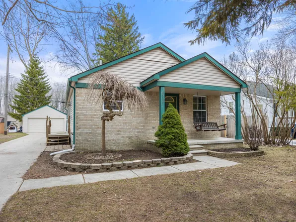 9307 Maple Rd, Algonac, MI 48001