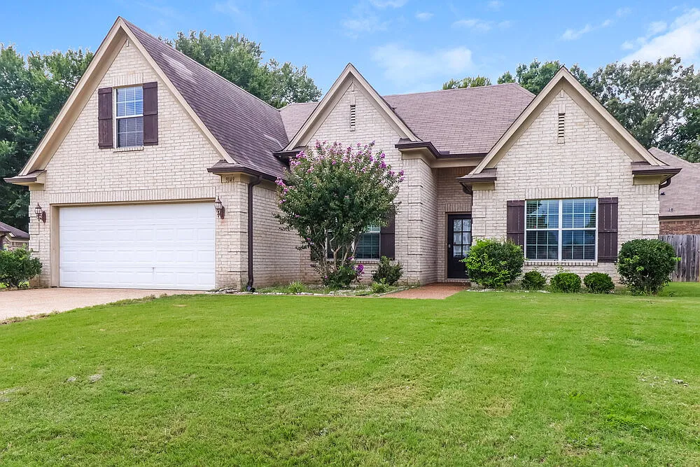 4 bed, 2.0 bath, 1838 sqft, $2,165 — Photo 4