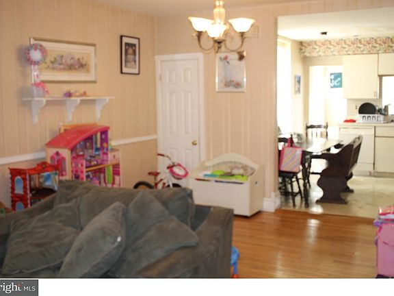 5th image of 2242 S Rosewood St