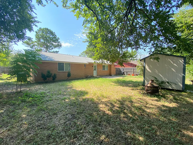 2711 Olympia Dr — Photo 23