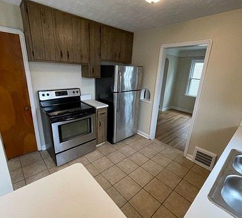 4th image of 3114 North Ave