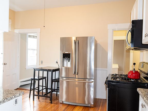 5th image of 133 Otis St #2