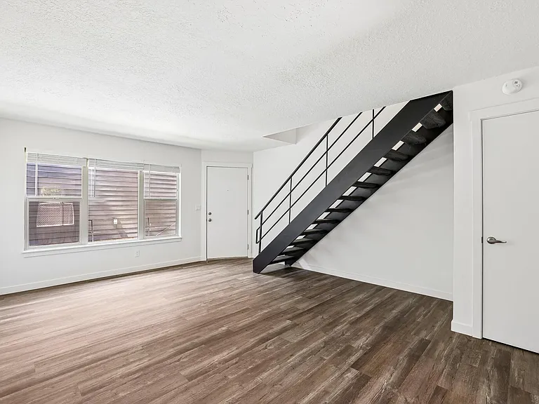Midland Apartments — Photo 33