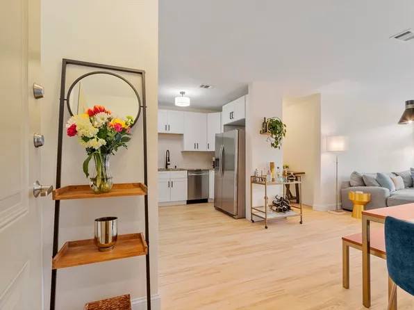 4 Harvest Dr #225, North Andover, MA 01845