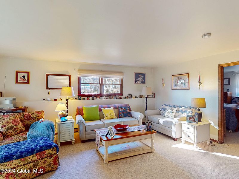 5th image of 10 Edgewood Terrace